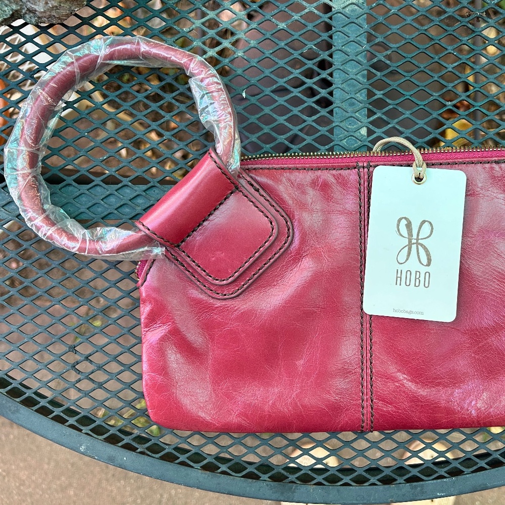 HOBO Sable Wristlet in Cranberry